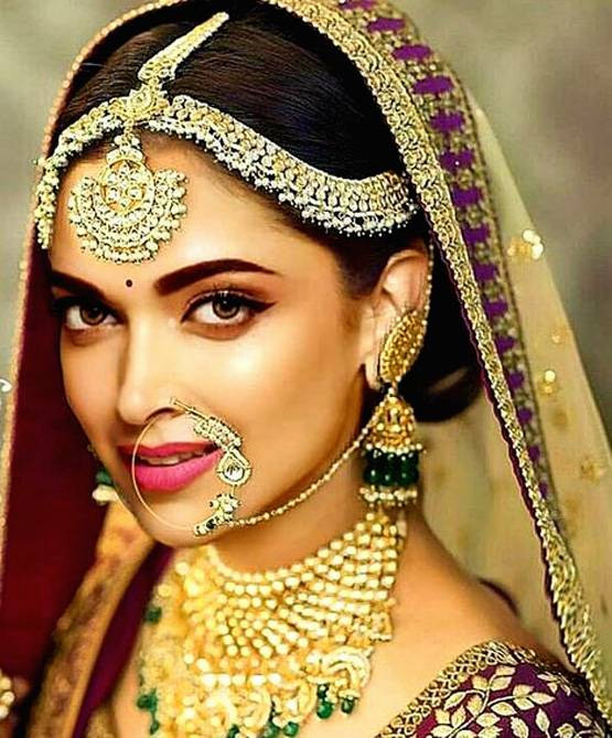 PICS: इटली के लेक कोमो में रणवीर संग दीपिका की हुई कोंकणी रीति-रिवाज से शादी PICS: इटली के लेक कोमो में रणवीर संग दीपिका की हुई कोंकणी रीति-रिवाज से शादी