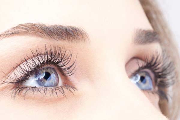 Tips: सर्दियों में ऐसे करें आंखों की देखभाल