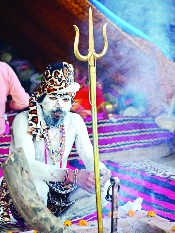 देखिए आस्था के रंग कुंभ की बोलती तस्वीरें