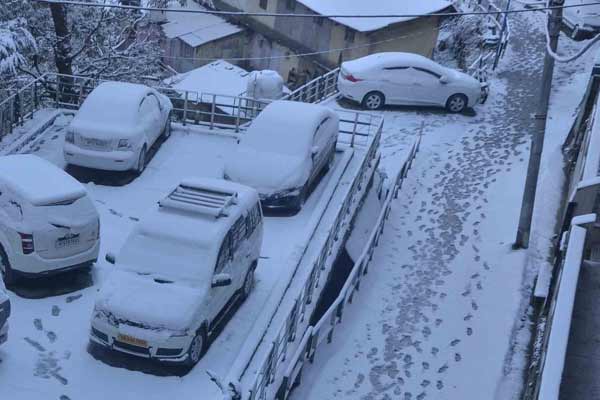 PICS: बर्फ की चादर से ढके हिमाचल के मुख्य पर्यटक स्थल PICS: बर्फ की चादर से ढके हिमाचल के मुख्य पर्यटक स्थल
