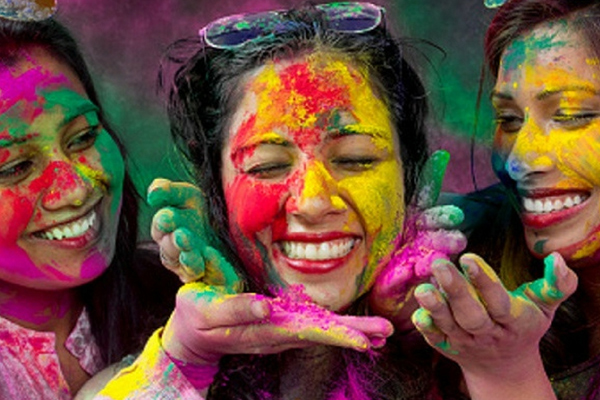 Holi Tips: खूब खेलें होली लेकिन जरा संभलकर Holi Tips: खूब खेलें होली लेकिन जरा संभलकर