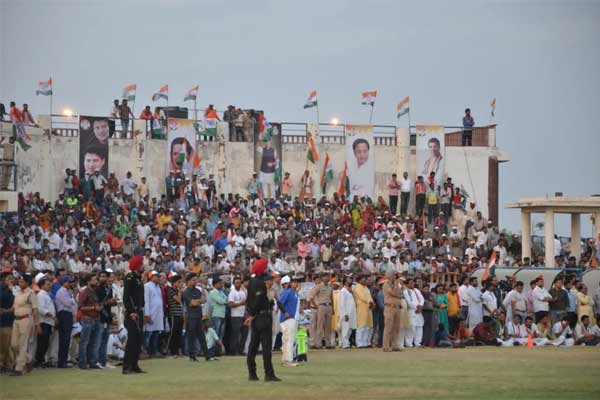 PICS: ...जब सिंधिया और सिद्धू उतरे क्रिकेट की पिच पर