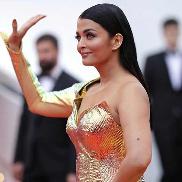 PICS: Cannes में ऐश्वर्या ने गोल्डन मर्मेड लुक में बिखेरा जलवा