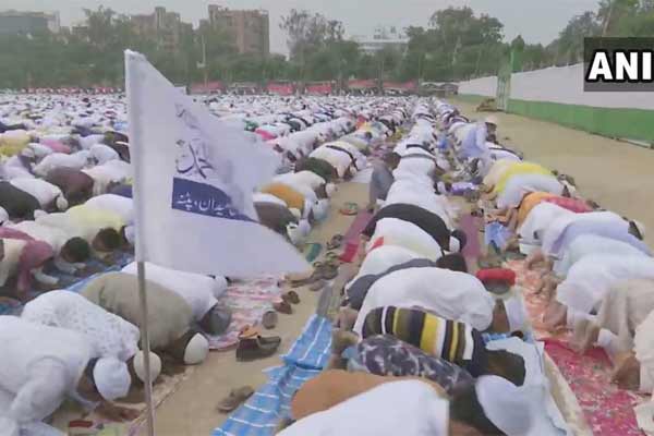 तस्वीरों में देखिए देशभर में ईद की धूम तस्वीरों में देखिए देशभर में ईद की धूम