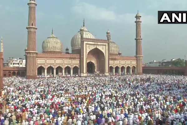तस्वीरों में देखिए देशभर में ईद की धूम तस्वीरों में देखिए देशभर में ईद की धूम