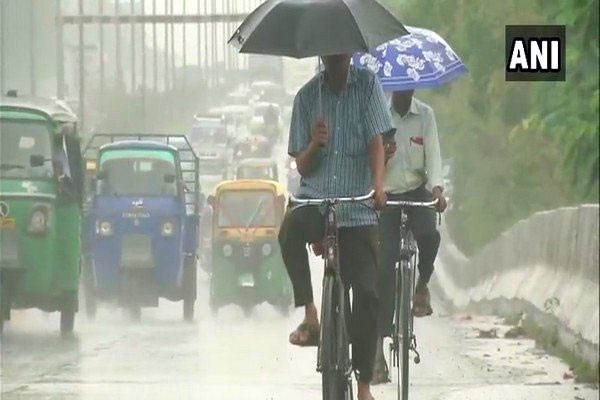 PICS: ओडिशा और राजस्थान सहित देश के कई हिस्सों में भारी बारिश, वड़ोदरा में हालात सामान्य PICS: ओडिशा और राजस्थान सहित देश के कई हिस्सों में भारी बारिश, वड़ोदरा में हालात सामान्य