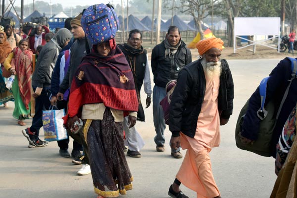 PICS: संगम की रेती पर संयम, श्रद्धा और कायाशोधन का ‘कल्पवास’