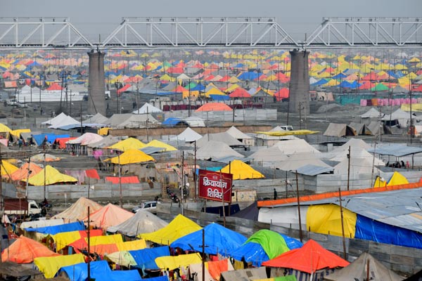 PICS: संगम की रेती पर संयम, श्रद्धा और कायाशोधन का ‘कल्पवास’