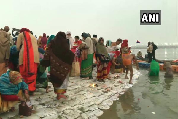 PICS: संगम की रेती पर संयम, श्रद्धा और कायाशोधन का ‘कल्पवास’