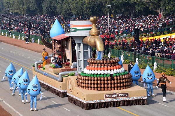 राजपथ पर दिखा देश की सैन्य शक्ति का नजारा, देखिए तस्वीरें राजपथ पर दिखा देश की सैन्य शक्ति का नजारा, देखिए तस्वीरें