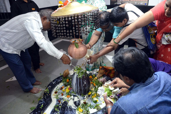 महाशिवरात्रि: जब रुद्र के रूप में प्रकट हुए शिव महाशिवरात्रि: जब रुद्र के रूप में प्रकट हुए शिव