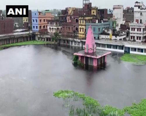 बिहार में नदिया उफान पर, बडी आबादी प्रभावित बिहार में नदिया उफान पर, बडी आबादी प्रभावित