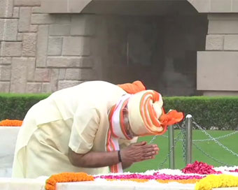 स्वतंत्रता दिवस: धूमधाम से न सही पर जोशो-खरोश में कमी नहीं स्वतंत्रता दिवस: धूमधाम से न सही पर जोशो-खरोश में कमी नहीं