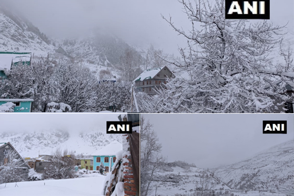 PICS: कश्मीर, लद्दाख में हुई सीजन की पहली बर्फबारी, बर्फ की चादर में लिपटे शहर PICS: कश्मीर, लद्दाख में हुई सीजन की पहली बर्फबारी, बर्फ की चादर में लिपटे शहर