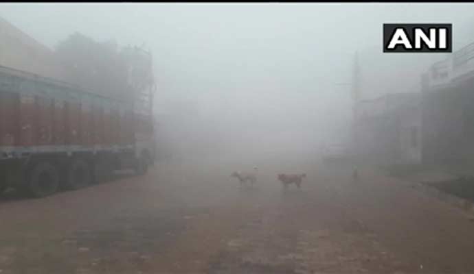उत्तर भारत में ठंड और शीतलहर जारी, सुबह छाया रहा कोहरा उत्तर भारत में ठंड और शीतलहर जारी, सुबह छाया रहा कोहरा
