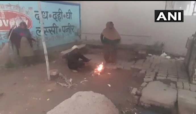 उत्तर भारत में ठंड और शीतलहर जारी, सुबह छाया रहा कोहरा उत्तर भारत में ठंड और शीतलहर जारी, सुबह छाया रहा कोहरा