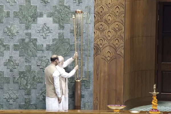तस्वीरों में देखिए नए संसद भवन का लोकार्पण तस्वीरों में देखिए नए संसद भवन का लोकार्पण