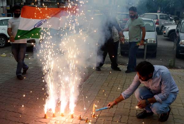 चंद्रयान-3 के चंद्रमा पर सफल सॉफ्ट लैंडिग के बाद देशभर में जश्न चंद्रयान-3 के चंद्रमा पर सफल सॉफ्ट लैंडिग के बाद देशभर में जश्न
