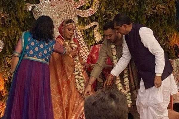 तेजस्वी ने रचाई एलेक्सिस से शादी तेजस्वी ने रचाई एलेक्सिस से शादी