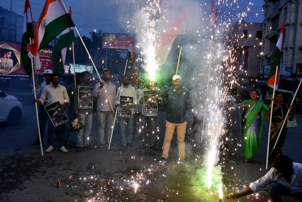 चंद्रयान-3 के चंद्रमा पर सफल सॉफ्ट लैंडिग के बाद देशभर में जश्न चंद्रयान-3 के चंद्रमा पर सफल सॉफ्ट लैंडिग के बाद देशभर में जश्न