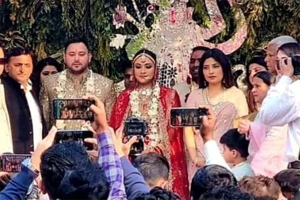 तेजस्वी ने रचाई एलेक्सिस से शादी तेजस्वी ने रचाई एलेक्सिस से शादी
