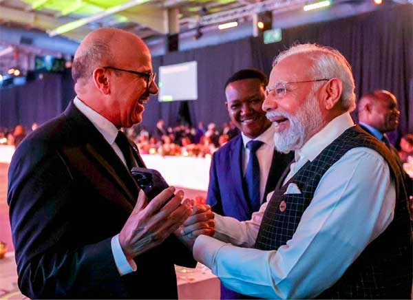 BRICS में डिनर के दौरान PM Modi की विश्व नेताओं के साथ ताजा तस्वीरें