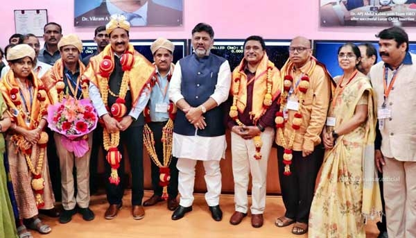 चंद्रयान-3 के चंद्रमा पर सफल सॉफ्ट लैंडिग के बाद देशभर में जश्न चंद्रयान-3 के चंद्रमा पर सफल सॉफ्ट लैंडिग के बाद देशभर में जश्न