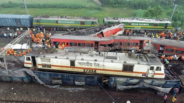 ओडिशा रेल हादसे की दर्दनाक तस्वीरें ओडिशा रेल हादसे की दर्दनाक तस्वीरें