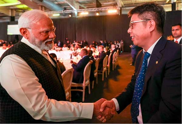 BRICS में डिनर के दौरान PM Modi की विश्व नेताओं के साथ ताजा तस्वीरें