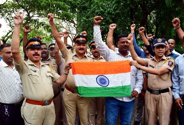चंद्रयान-3 के चंद्रमा पर सफल सॉफ्ट लैंडिग के बाद देशभर में जश्न चंद्रयान-3 के चंद्रमा पर सफल सॉफ्ट लैंडिग के बाद देशभर में जश्न