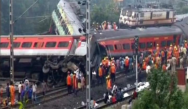 ओडिशा रेल हादसे की दर्दनाक तस्वीरें ओडिशा रेल हादसे की दर्दनाक तस्वीरें