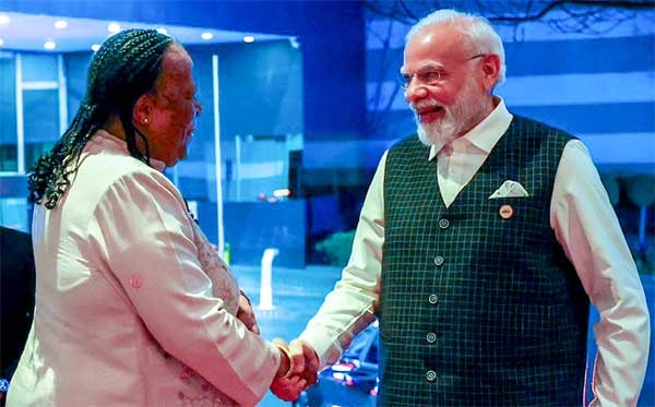 BRICS में डिनर के दौरान PM Modi की विश्व नेताओं के साथ ताजा तस्वीरें