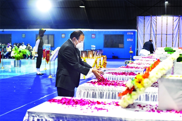 हेलीकॉप्टर दुर्घटना : योद्धाओं के शोक में पूरा देश हेलीकॉप्टर दुर्घटना : योद्धाओं के शोक में पूरा देश