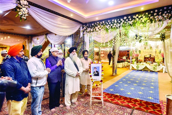 हेलीकॉप्टर दुर्घटना : योद्धाओं के शोक में पूरा देश हेलीकॉप्टर दुर्घटना : योद्धाओं के शोक में पूरा देश