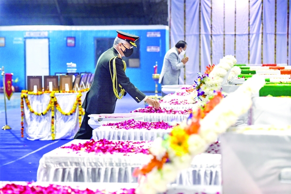 हेलीकॉप्टर दुर्घटना : योद्धाओं के शोक में पूरा देश हेलीकॉप्टर दुर्घटना : योद्धाओं के शोक में पूरा देश