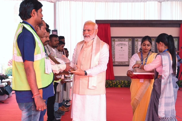 तस्वीरों में देखिए नए संसद भवन का लोकार्पण तस्वीरों में देखिए नए संसद भवन का लोकार्पण