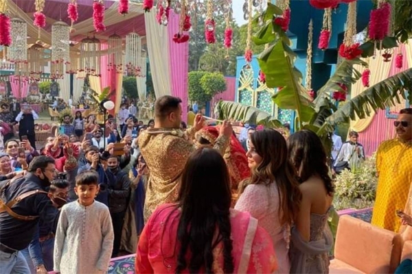 तेजस्वी ने रचाई एलेक्सिस से शादी तेजस्वी ने रचाई एलेक्सिस से शादी