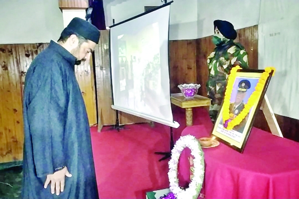 हेलीकॉप्टर दुर्घटना : योद्धाओं के शोक में पूरा देश हेलीकॉप्टर दुर्घटना : योद्धाओं के शोक में पूरा देश