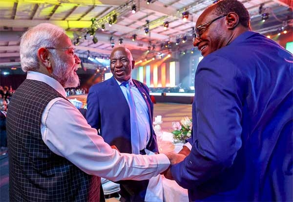 BRICS में डिनर के दौरान PM Modi की विश्व नेताओं के साथ ताजा तस्वीरें