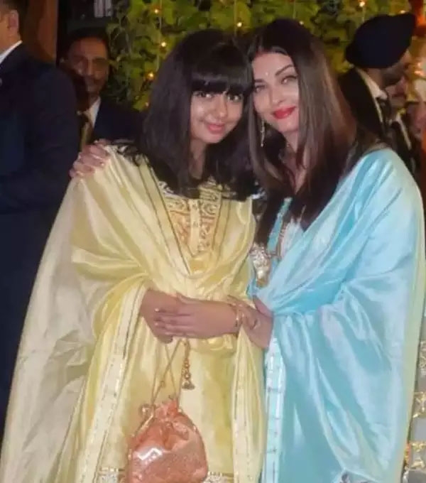मुकेश अंबानी के घर गणेश उत्सव, उमड़ा बॉलीवुड मुकेश अंबानी के घर गणेश उत्सव, उमड़ा बॉलीवुड