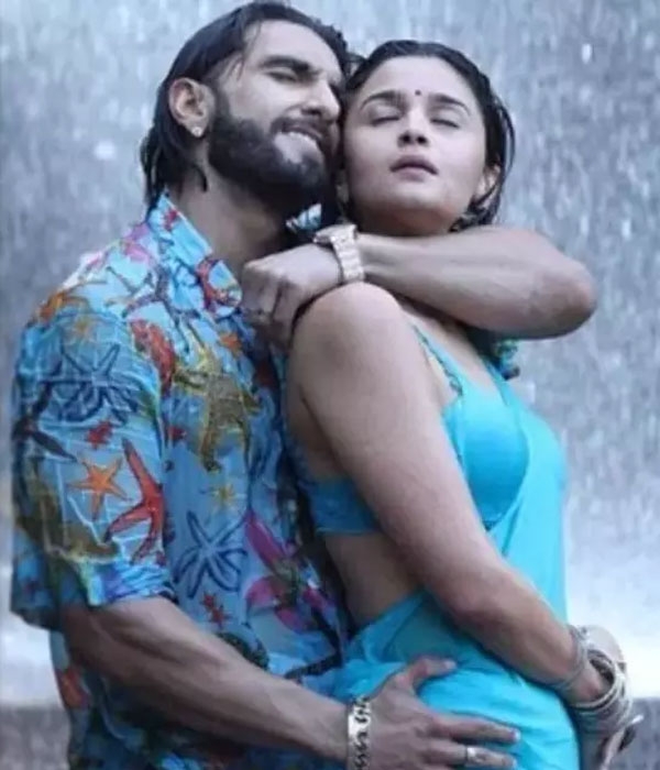 रॉकी और रानी की प्रेम कहानी: रणवीर-आलिया के बीच कमाल की केमिस्ट्री रॉकी और रानी की प्रेम कहानी: रणवीर-आलिया के बीच कमाल की केमिस्ट्री