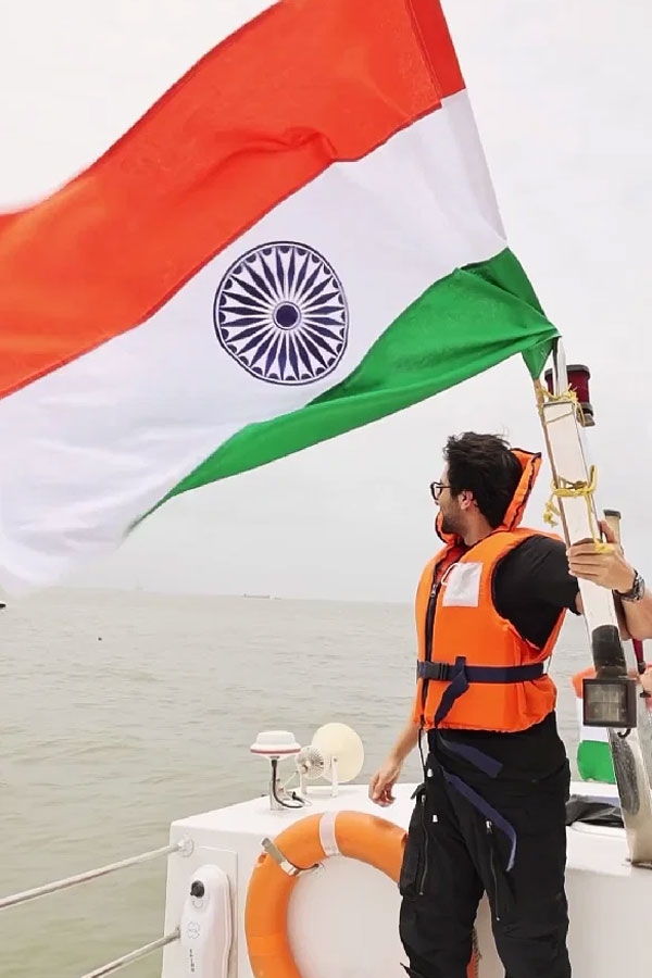 77वें स्वतंत्रता दिवस के रंग में रंगा बॉलीवुड 77वें स्वतंत्रता दिवस के रंग में रंगा बॉलीवुड