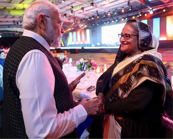 BRICS में डिनर के दौरान PM Modi की विश्व नेताओं के साथ ताजा तस्वीरें BRICS में डिनर के दौरान PM Modi की विश्व नेताओं के साथ ताजा तस्वीरें