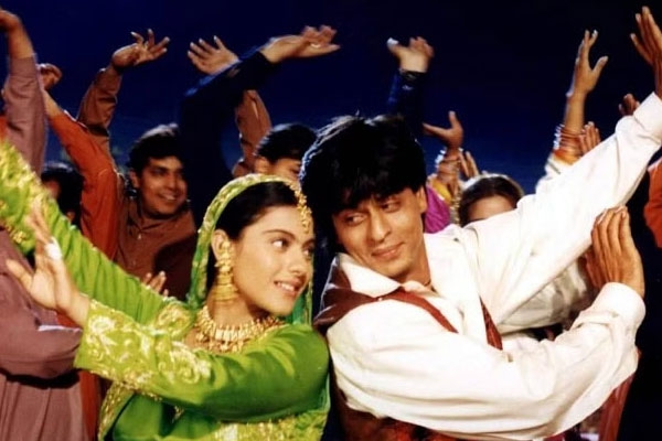 DDLJ के इस फोटोशूट को Kajol ने किया याद DDLJ के इस फोटोशूट को Kajol ने किया याद