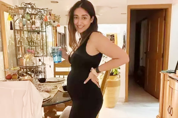 इलियाना डिक्रूज का ब्लैक ड्रेस में जलवा इलियाना डिक्रूज का ब्लैक ड्रेस में जलवा