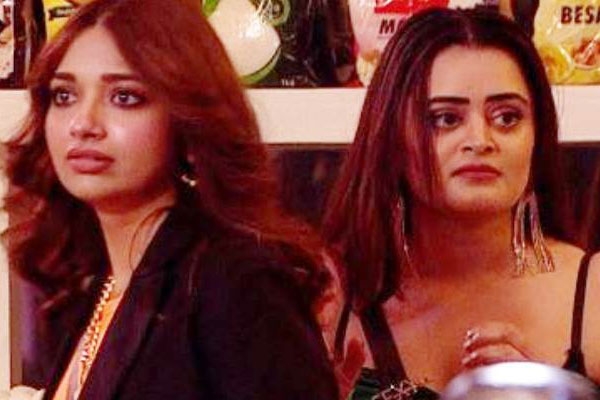फिनाले की रेस से कटा Jiya Shankar का पत्ता फिनाले की रेस से कटा Jiya Shankar का पत्ता