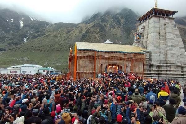 केदारनाथ: बाबा केदार के खुले कपाट, उमड़ा श्रद्धालुओं का सैलाब केदारनाथ: बाबा केदार के खुले कपाट, उमड़ा श्रद्धालुओं का सैलाब