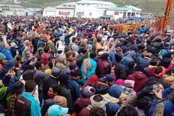 केदारनाथ: बाबा केदार के खुले कपाट, उमड़ा श्रद्धालुओं का सैलाब केदारनाथ: बाबा केदार के खुले कपाट, उमड़ा श्रद्धालुओं का सैलाब