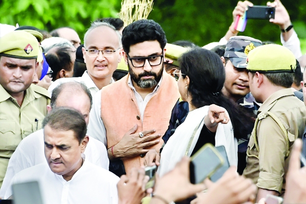 नेताजी को अंतिम विदाई
