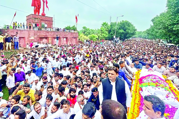 नेताजी को अंतिम विदाई नेताजी को अंतिम विदाई
